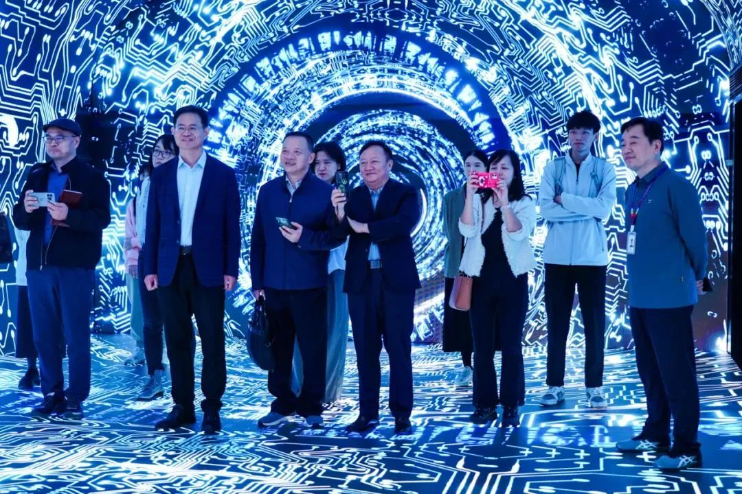2024120602 国家广电总局发展研究中心一行赴304am永利集团励丰文化调研指导