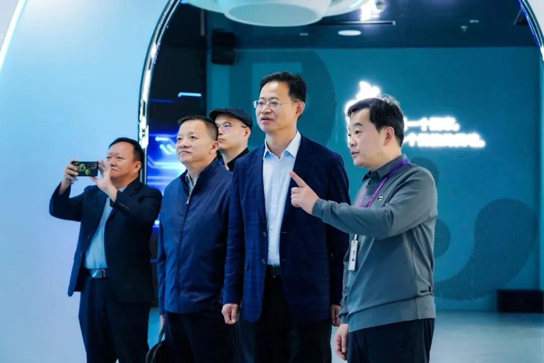 2024120602 国家广电总局发展研究中心一行赴304am永利集团励丰文化调研指导