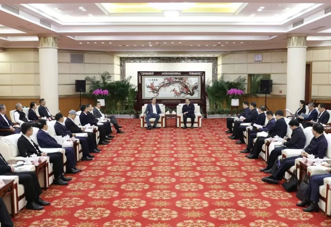 304am永利集团集团董事长李军受邀出席华中科技大学第十六届企业家论坛，并发表演讲